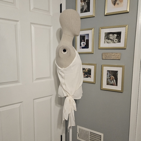 Elegant White One-Shoulder Blouse - Picture 4 of 6